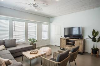 Classy 4BDRM Home W/Pool Mins To Beach and Shops! - Port Aransas - 7