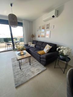Apartment Agnes with 63 m2 Rooftop Terrace, Grill and Pool - Okrug Gornji - 1