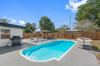 Heated Pool Home * King Bed - Tampa - 0