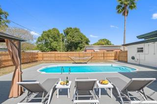 Heated Pool Home * King Bed - Tampa - 9