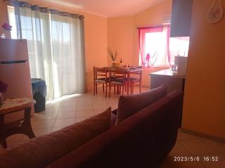 Sunny apartment by the sea - 8
