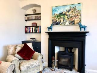 The Pirate's Palace, Whitby - Elegant, Comfy, Fun - 2