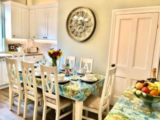 The Pirate's Palace, Whitby - Elegant, Comfy, Fun - 1