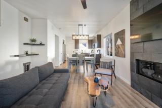 FLG Retreat - Modern Home with Mountain Views - 9