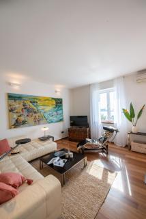 Spacious 3BR Seaview Apt Near Old Town & Beach - 8