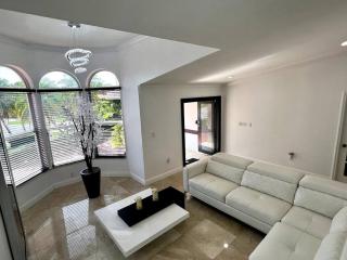 Sunny Getaway: Relaxing Miami Home - Tamiami - 3