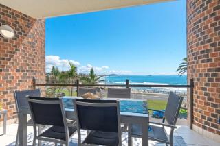 2 bedrooms 2 baths with balcony and ocean views, across from ocean - Alexandra Headland - 0