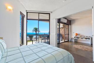 2 bedrooms 2 baths with balcony and ocean views, across from ocean - Alexandra Headland - 4