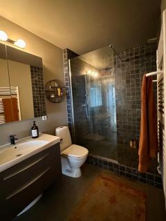 Bright and Spacious 4 bedroom apartment in Hlíðar, Reykjavik - 3