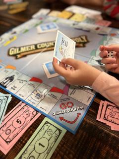 Less than 3 miles to Downtown with firepit - 2