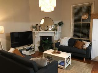 HILLSIDE HAVEN CHARMING C1920 COTTAGE Pet Friendly Sleeps 1 - 6 - 1