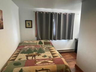 Brown Bear Saloon & Motel - Bird Creek - 4
