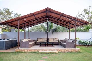 Casa Serenity by StayVista - Relax with a pool, lawn, and inviting jacuzzi - Lonavala - 7