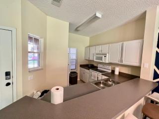 Grand Deluxe 3BR Townhouse near Disney Parks - Kissimmee - 4