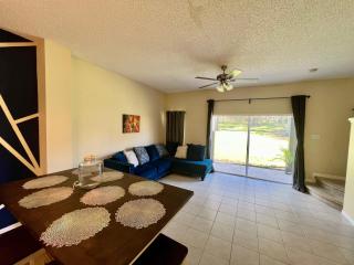 Grand Deluxe 3BR Townhouse near Disney Parks - Kissimmee - 3