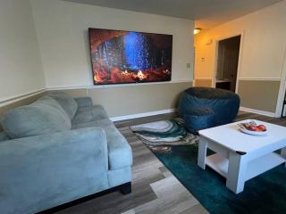 NEW King Beds, 86 inch RokuTV, and Massage at the Comfort Haven - 4