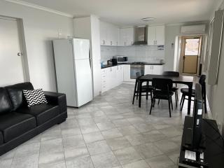 Beachside & Jetty View Apartment 7 - Sea Eagle Nest Apartment - Streaky Bay - 7