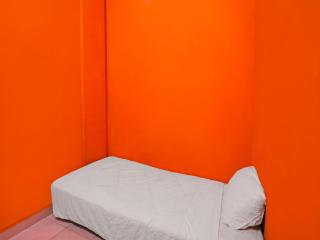 SPOT ON 92569 Anto Homestay SyariahNearPelabuhan Feri Harbor Bay - Nagoya - 1