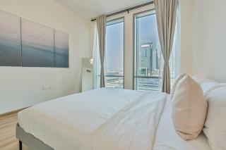 Breathtaking 1Bed with balcony in Al Habtoor city - Dubai - 2