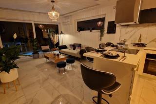 SUITE PRESTIGE logement neuf avec SPA et écran de cinéma en rez de jardin - Colmar - 0