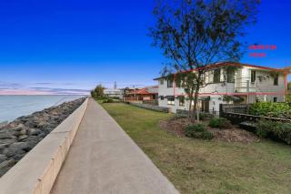 Moreton Views! - Beachmere - 0
