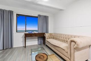 Moreton Views! - Beachmere - 6