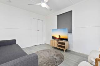 Moreton Views! - Beachmere - 7