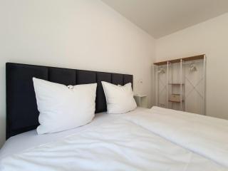 Ferienwohnungen am Theater - modern, zentral und ruhig mit Küche, Waschtrockner, Netflix, Wlan und Parkplatz- 2 Zimmer, 52 qm - Cottbus - 8