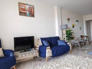 Spacious 3 bedroom apartment with a sea view. - 2