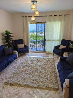Spacious 3 bedroom apartment with a sea view. - 1