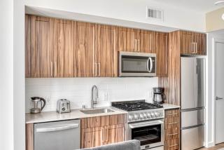 First Hill Studio w Gym Patio Coworking SEA-446 - 8