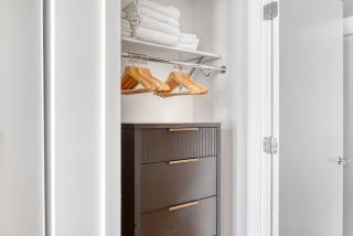 First Hill Studio w Gym Patio Coworking SEA-446 - 4