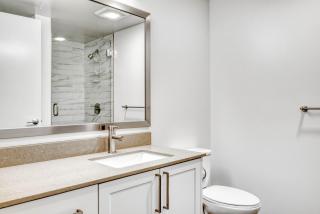 First Hill Studio w Gym Patio Coworking SEA-446 - 3