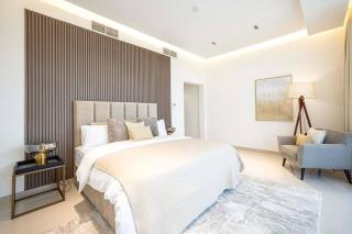 Luxury Villa 8 BR Sea and Mountain View with infinity pool - Al Dana Island Fujairah - 4
