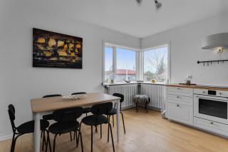 Cozy 2BR Apartment - Reykjavík - 4
