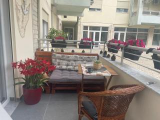 Costal Charm Apartment - Golem - 5