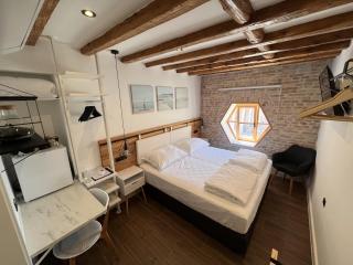 On the Square Suites - 9