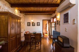 Venetian Rimondi Fountain Mansion - Built In 1626 - 3