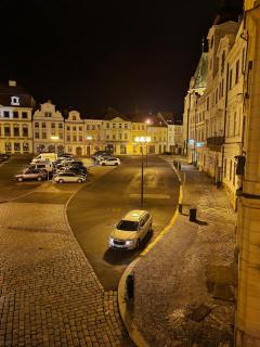Velké studio na Velkém náměstí s vybavenou kuchyní - Hradec Králové - 1