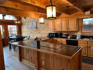 Classy Bear Cabin - Gatlinburg - 3