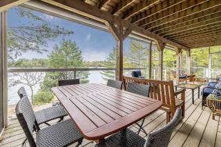 Muskoka Lakeshore Cottage Bliss - 8