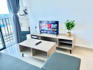 P 1-5Pax Cozy Home Setia Alam Trefoil Smrt TV&Wifi - Setia Alam - 0