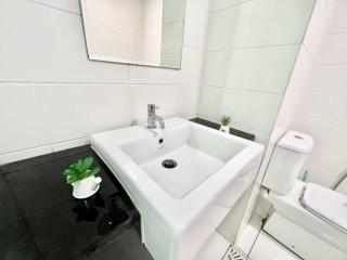 P 1-5Pax Cozy Home Setia Alam Trefoil Smrt TV&Wifi - Setia Alam - 1