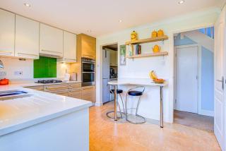 Serene Family Escape - Spacious, Near Thorpe Bay and Southend, Beaches & Amenities - 3