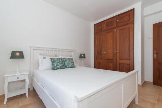 Casa Oceanus - 2BDR w Pool & Relaxing Balcony - 5 mins Downtown - Cabanas de Tavira - 7