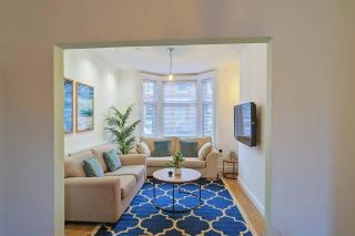 Seaside Escapes - with relaxing hot tub! - 9