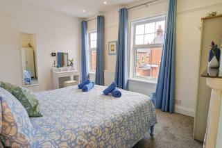 Seaside Escapes - with relaxing hot tub! - Scarborough - 1
