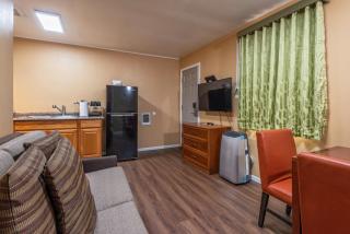 Town Motel - 9