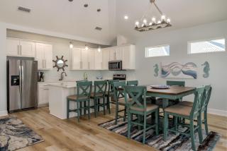 Sandy Seaclusion - 1