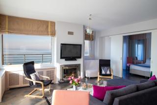 Salty Breeze Beachfront Apartment-Premium Stay - Perea - 9